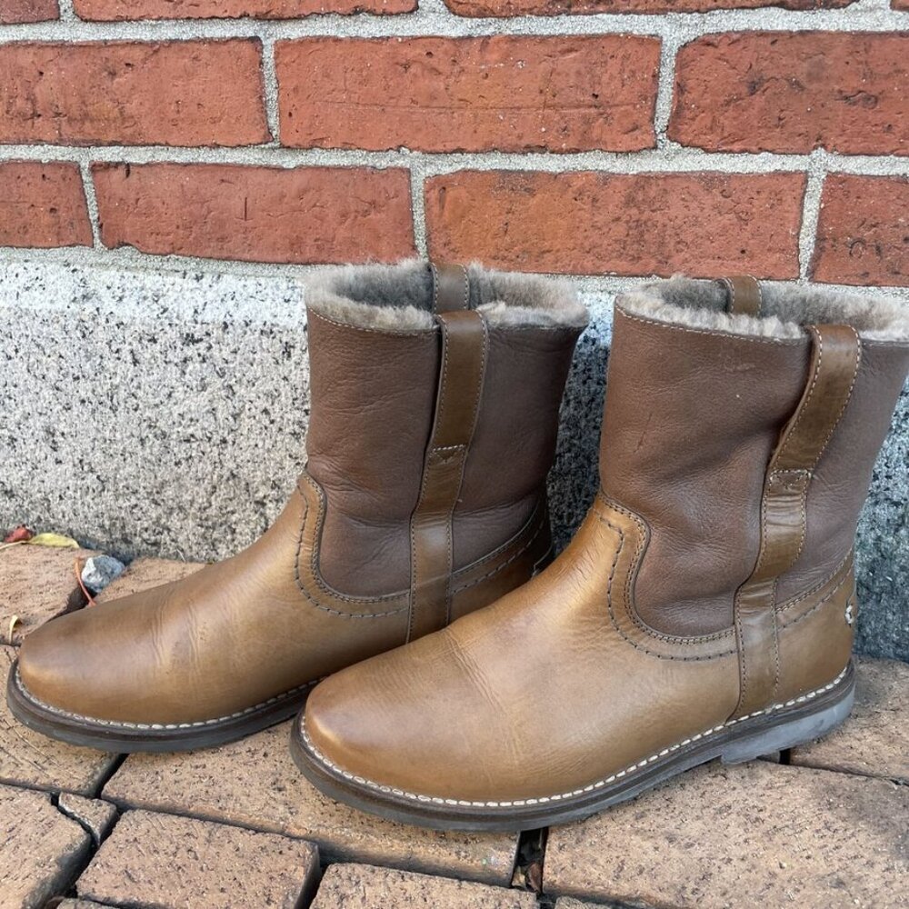 Frye Celia Short Shearling Boot - Size 8.5